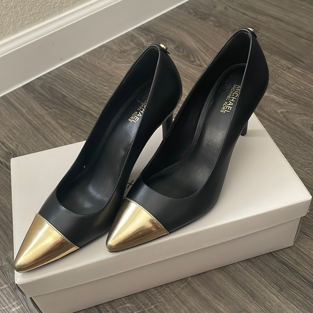 Brand new never worn heels, size 6 Michael kors
